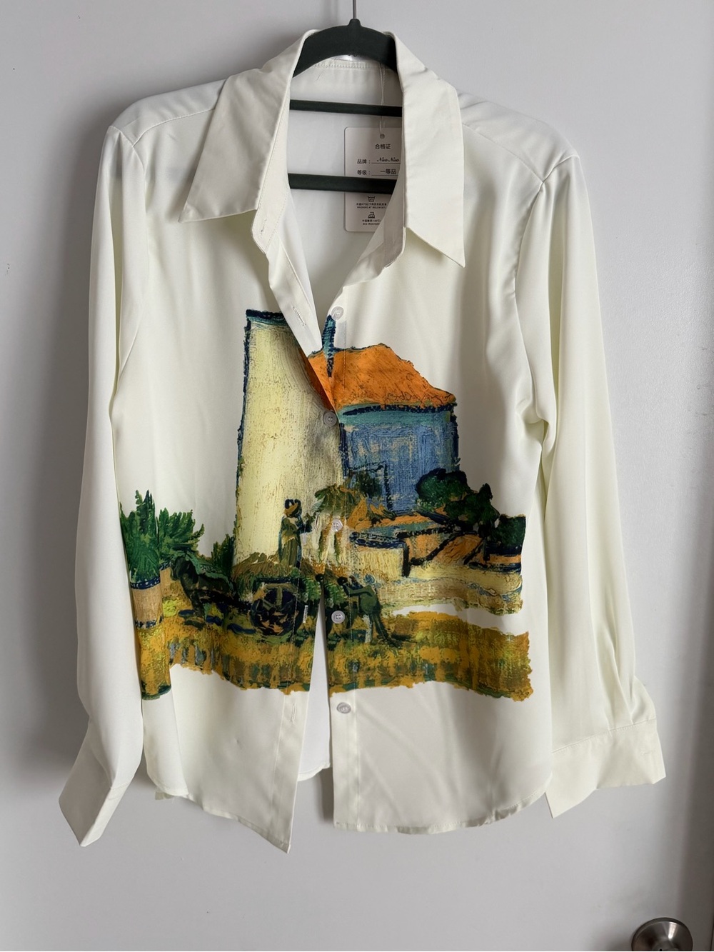 Art-Print White Button-Up Shirt with Scenic Motif